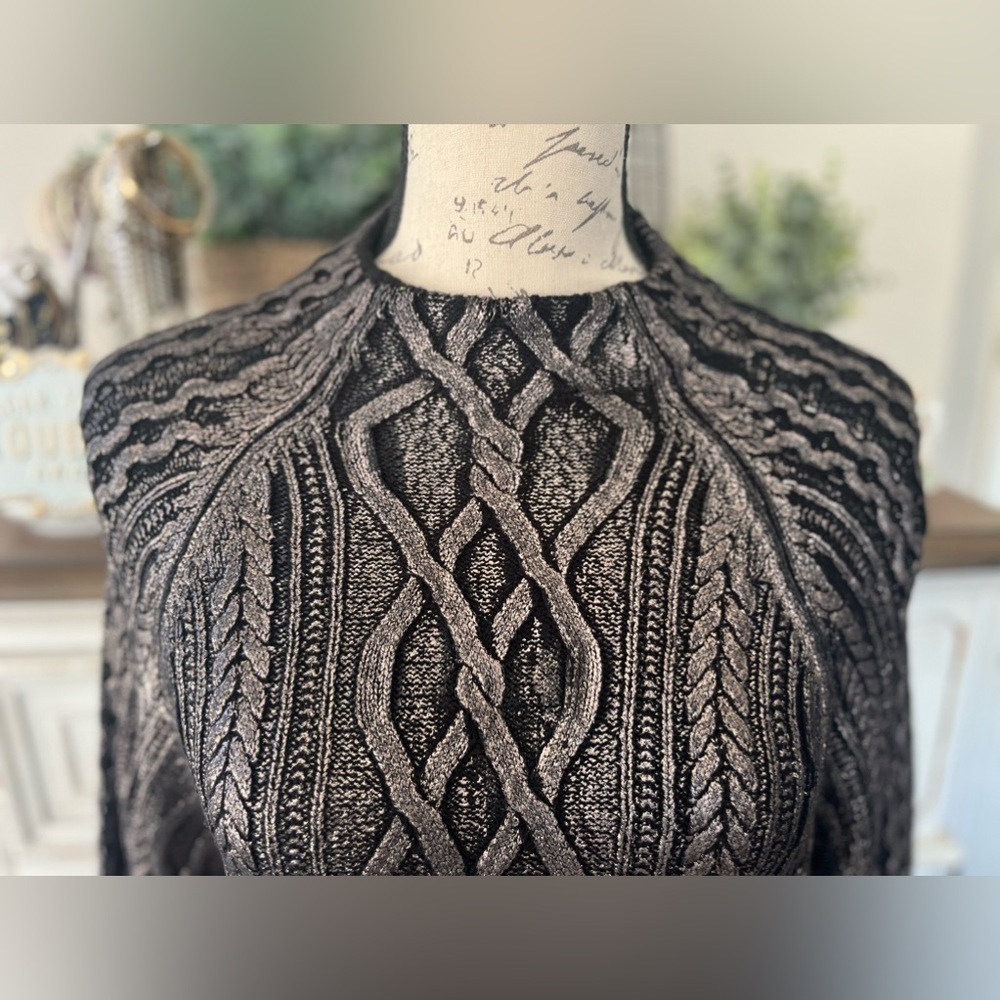 🖤GREAT GIFT! Black & Gold metallic cable knit sweater,size XS, NWT-see video 🎥 - Picture 5 of 15